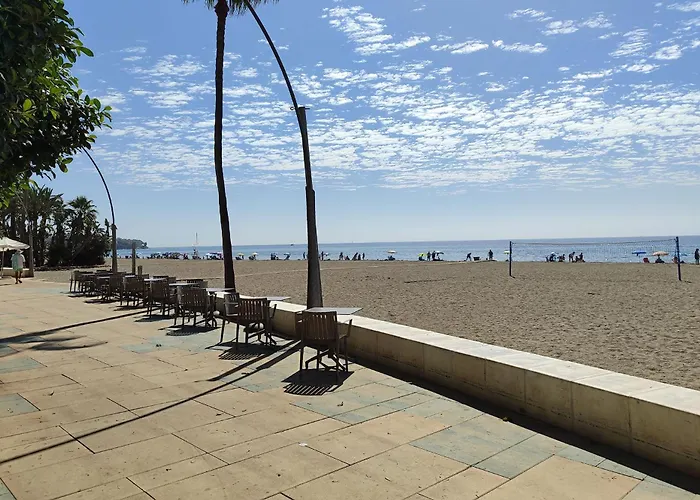 Edificio Jardin Εστεπόνα